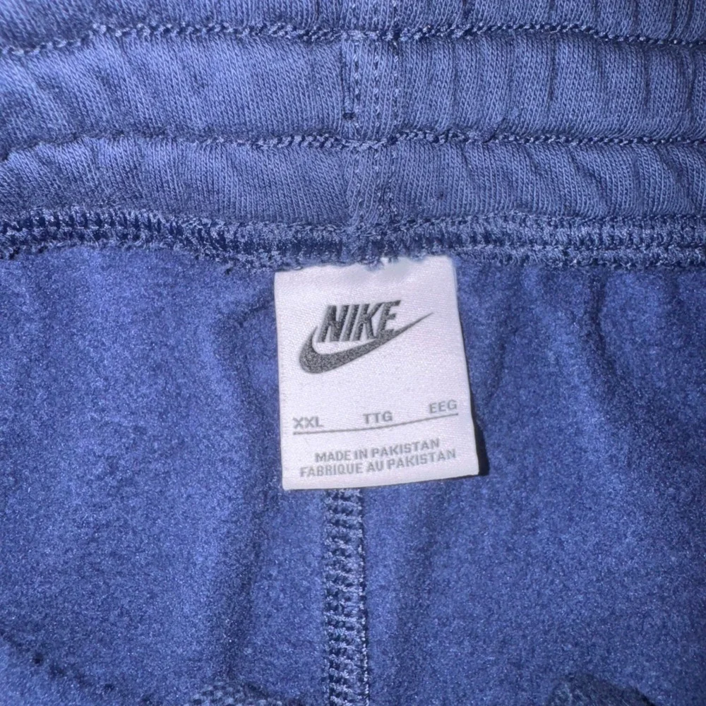 Nike sportswear club